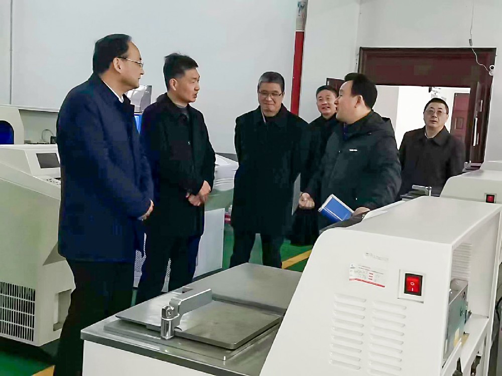 孝感市委常委、宣傳部長(zhǎng)吳瓊一行考察闊海醫(yī)療